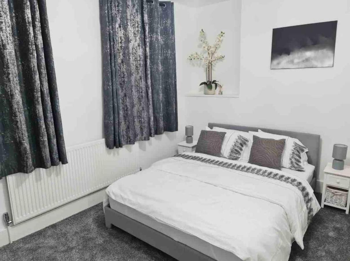 Norwood L A Place Croydon, London 빌라 외부 사진