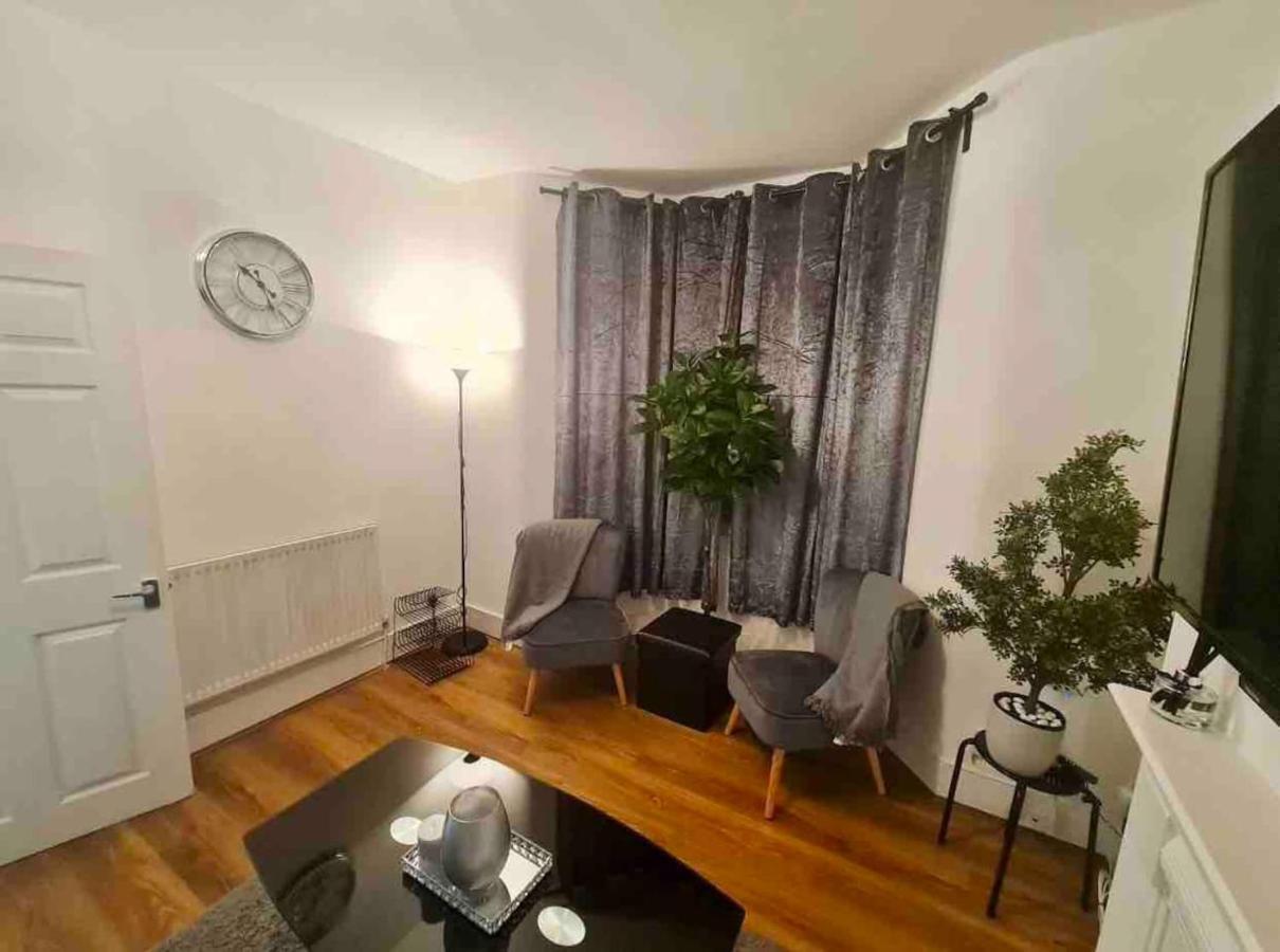Norwood L A Place Croydon, London 빌라 외부 사진